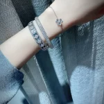 闪耀满钻手链：时尚奢华必备，选购指南与热门款式推荐