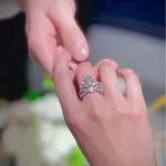 纯金手链选购攻略：鉴别技巧与时尚搭配指南，助你选购完美金饰单品！