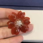 奢华满钻手链盘点：款式推荐与选购技巧，让你成为焦点！”- 关键词：满钻手链、款式推荐、选购技巧