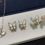 玫瑰金手绳热销盘点：时尚潮流必备单品，选购指南与搭配技巧一网打尽！