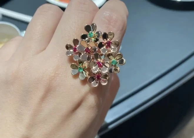 纯金手链选购指南：鉴别技巧与热门款式推荐，打造奢华手腕搭配！