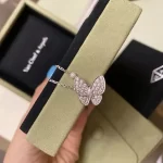 玫瑰金手绳：时尚百搭的奢华饰品，选购攻略与热门款式推荐！