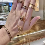 高端奢华纯金手链推荐：打造您的时尚珠宝搭配新宠！