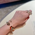 奢华闪耀：如何选购完美满钻手链，让你成为焦点女神！