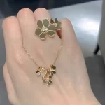纯金手链选购攻略：鉴别技巧与热门款式推荐，打造你的奢华腕间时尚！