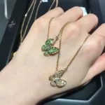 璀璨满钻手链：时尚奢华饰品，打造您的闪耀焦点！