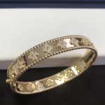 纯金手链热销排行：选购指南与高性价比推荐，让你尽享奢华品质！