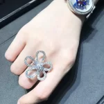 奢华满钻手链盘点：时尚达人必备的高档饰品选购指南！