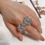高品质纯金手链推荐：选购指南与热门款式盘点，让你的美丽加分！”- 优化关键词：纯金手链、选购指南、热门款式