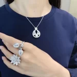 璀璨满钻手链：奢华佩戴必备，时尚搭配攻略及选购指南