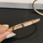 高品质玫瑰金手绳推荐：时尚百搭，彰显个性魅力，选购指南！