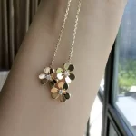 奢华玫瑰金手绳：时尚潮流必备的首饰单品，选购指南与搭配技巧解析