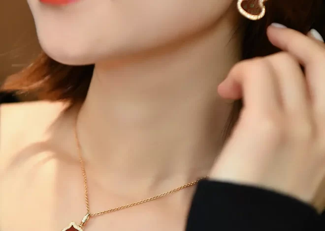 纯金手链选购攻略：鉴别技巧与热门款式推荐，助你轻松选购高品质饰品