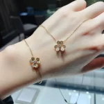 优雅玫瑰金手绳：时尚搭配必备的个性饰品，让你的手腕闪耀独特魅力！