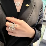 网红必备！时尚玫瑰金手绳评测：质感奢华，选购指南推荐