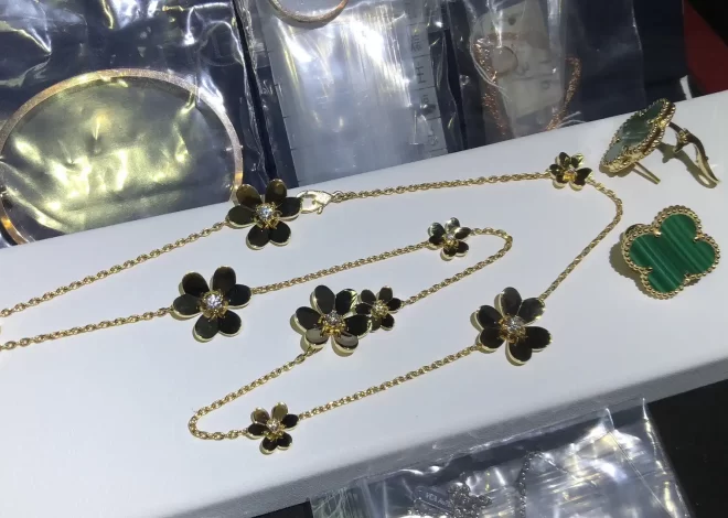 奢华必备！纯金手链盘点：顶级款式推荐与选购技巧揭秘