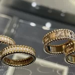 纯金手链选购指南：品质鉴赏与选购技巧，轻松找到心仪的金饰单品