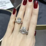 璀璨满钻手链：时尚必备的奢华配饰，选购指南与热门品牌推荐！