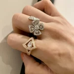 奢华玫瑰金手绳：时尚潮流单品，选购指南与搭配技巧推荐！