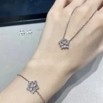 奢华玫瑰金手绳：时尚搭配必备的优雅饰品，选购指南推荐！