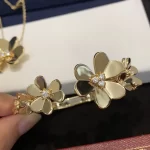 奢华满钻手链盘点：网红爆款与性价比之选，让你轻松成为焦点！🌟