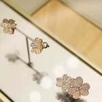 高品质纯金手链推荐：奢华珠宝搭配指南与选购技巧