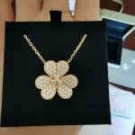 玫瑰金手绳选购攻略：时尚潮流单品，搭配指南与选购技巧全解析！
