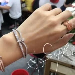 纯金手链选购指南：高品质与时尚潮流的完美结合，热门款式盘点与保养秘诀！