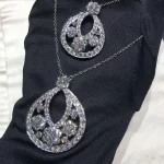 奢华满钻手链：时尚达人必备的璀璨饰品，选购攻略与热门品牌推荐！
