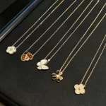 纯金手链选购指南：选购技巧与保养秘籍，打造优雅气质必备单品！
