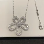 纯金手链选购指南：鉴别技巧与热门款式推荐，轻松选购心仪的奢华饰品
