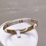 纯金手链热销盘点：款式推荐与选购技巧揭秘，助你轻松挑选心仪佳品！