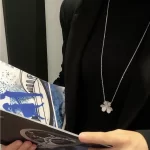 奢华满钻手链：璀璨夺目搭配指南，选购攻略及热门款式推荐