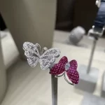纯金手链选购攻略：时尚与品质兼备的黄金饰品推荐！