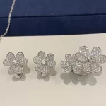 高品质玫瑰金手绳推荐：时尚百搭，提升佩戴者气质的必备单品！