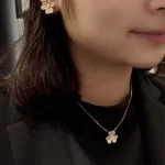 奢华必备！纯金手链选购指南：品牌推荐与保养秘诀一览