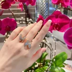 纯金手链选购攻略：揭秘高品质手链的五大选购要点及热门品牌推荐