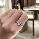 纯金手链选购指南：如何挑选高品质的黄金饰品，打造奢华时尚搭配！