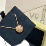 纯金手链选购攻略：如何挑选高品质与时尚兼具的奢华饰品