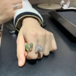 纯金手链选购攻略：揭秘高品质手链的鉴别与保养技巧