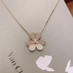 纯金手链选购指南：如何挑选高品质与时尚兼具的奢华饰品