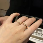 玫瑰金手绳热销盘点：时尚搭配与选购指南，让你的手腕闪耀不止！