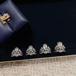 高品质纯金手链推荐：奢华佩戴首选，选购指南与热门款式盘点！