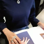 高品质纯金手链推荐：选购指南与热门款式盘点，让你的腕间闪耀非凡光彩！
