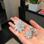 璀璨满钻手链：时尚焦点，奢华必备饰品选购指南