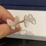 玫瑰金手绳热销盘点：时尚搭配必备单品，选购攻略与搭配技巧揭秘！